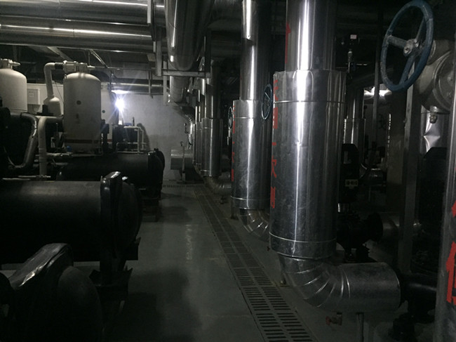青岛沃富地源热泵机房---河西村地源热泵供暖改造